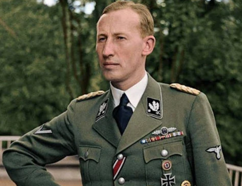 2024-03-29 22_06_46-heydrich-standing-color.jpg (700×372) - Brave.png