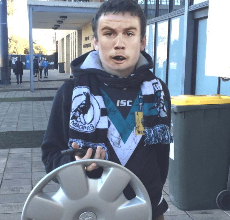 horne hubcap.jpg