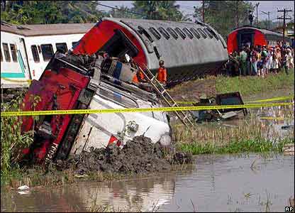 _41563180_train_crash_ap_swamp416.jpg