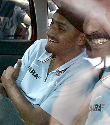 426540-harbhajan-singh-cleared-of-racism.jpg