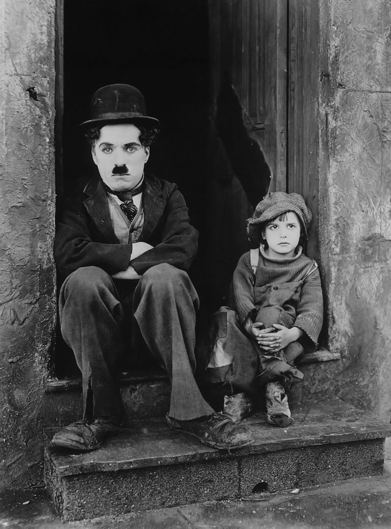 800px-Chaplin_The_Kid_edit.jpg