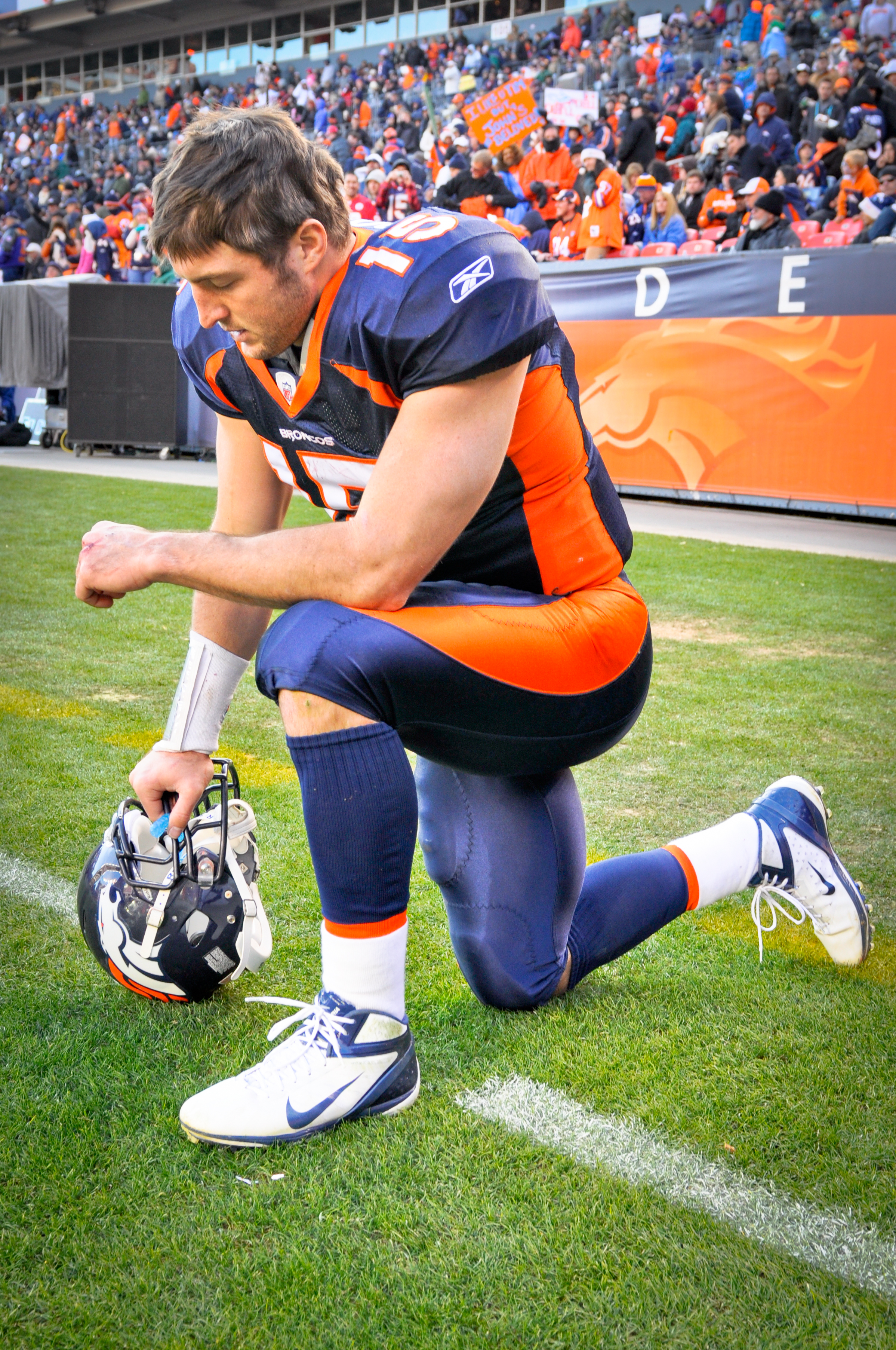 Tim_Tebow_Tebowing.jpg