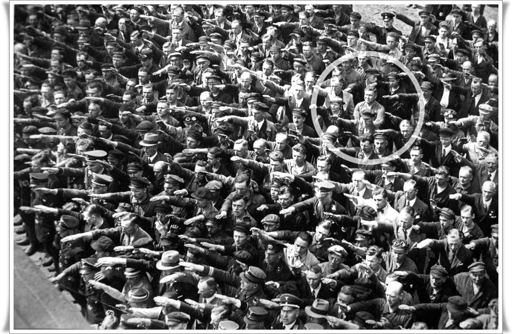 august-landmesser-man-refused-salute-hitler-1936.jpg