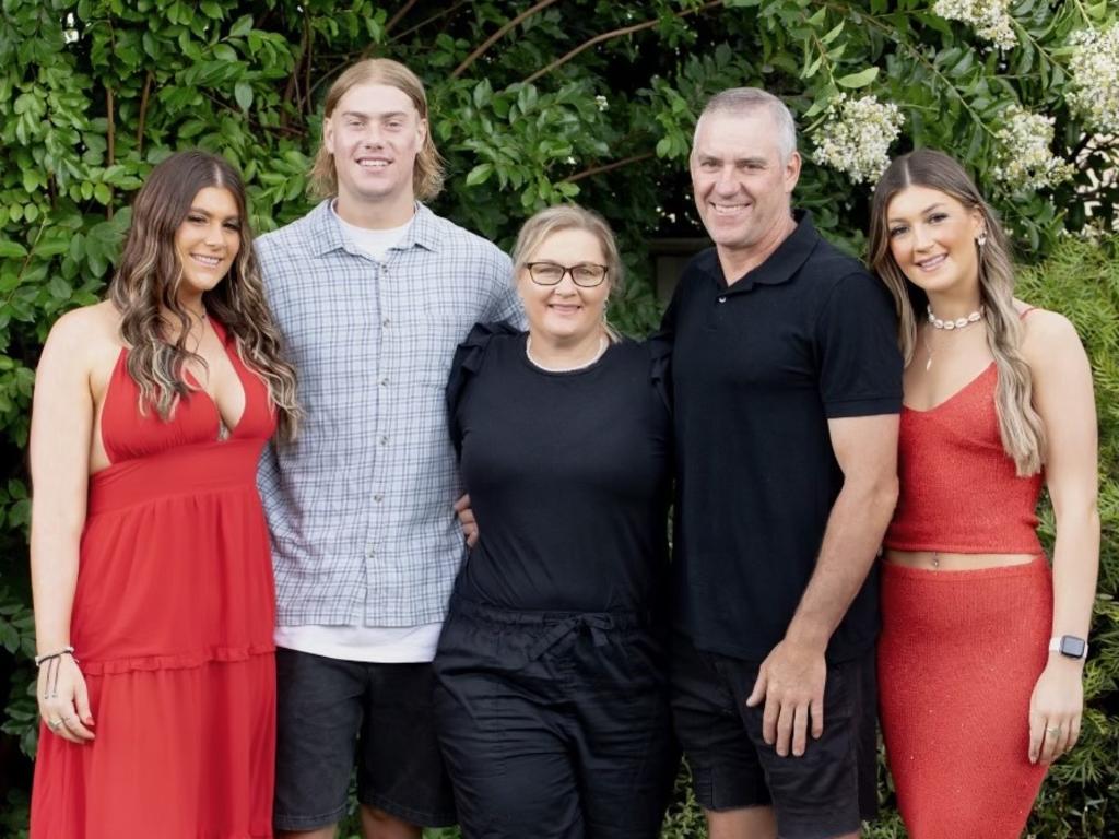 Harley Reid with parents Mark and Vanessa and sisters Hollie and Jasmin.