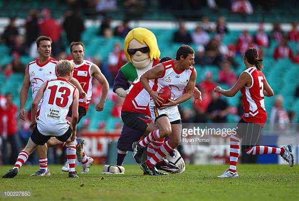 merrick-watts-in-action-during-a-celebrity-afl-exhibition-match-to-picture-id100227850