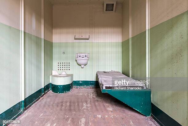 alcatraz-prison-cell.jpg