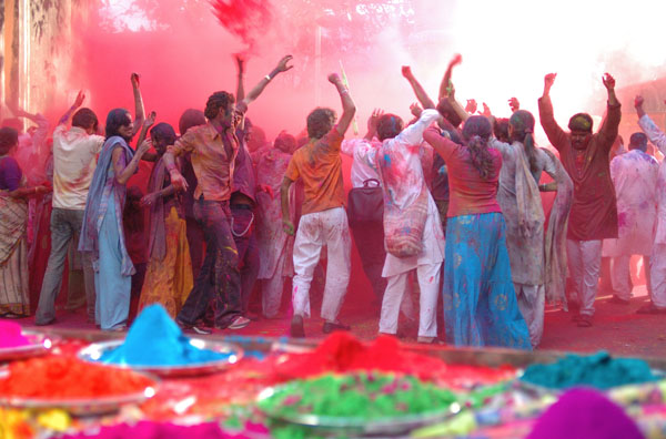 holi.jpg