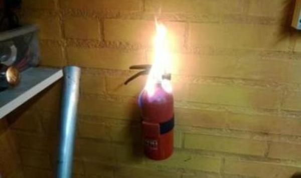 Fire_extinguisher_on_fire.jpeg