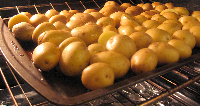 bake-garlic-potatoes.jpg