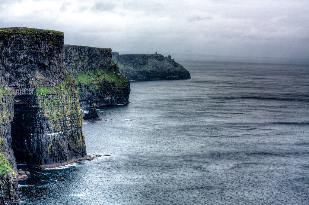 View_of_Cliffs_of_Moher.jpg