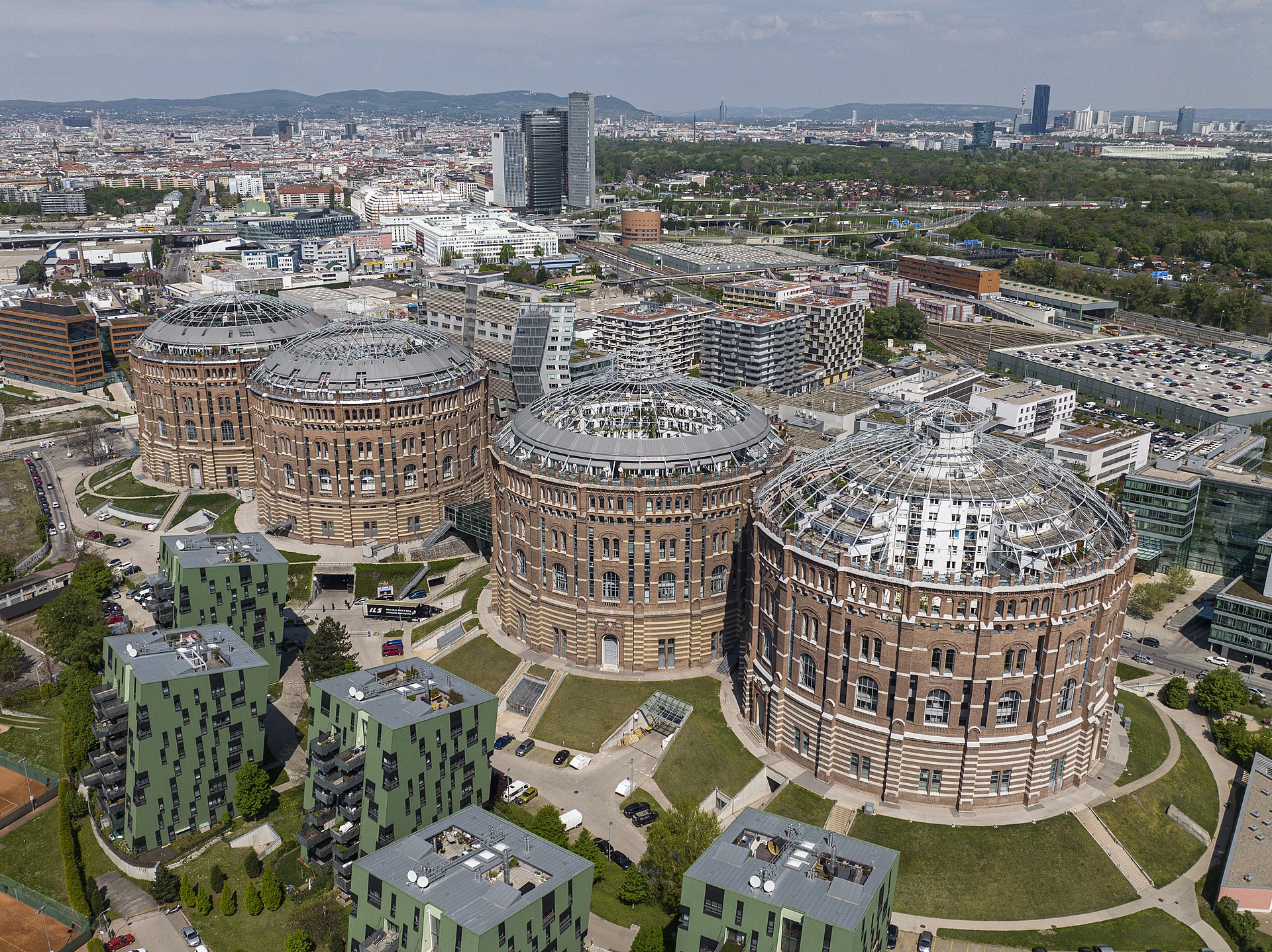 1920px-Gasometer_wien.jpg