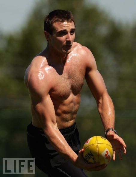 Jobe-Watson-australian-football-league-14958208-454-594.jpg