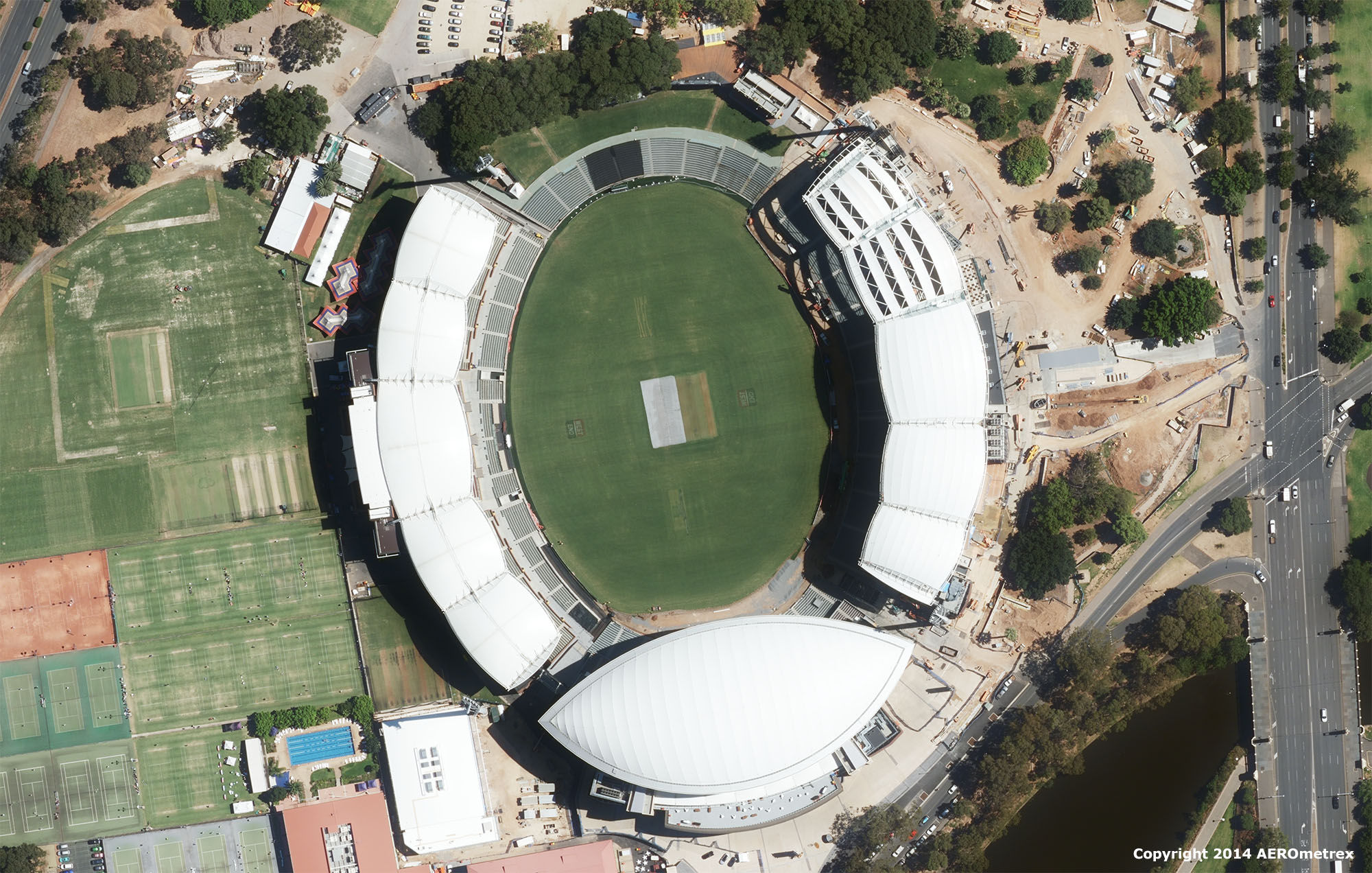 adelaide_oval_2014_eagle.jpg