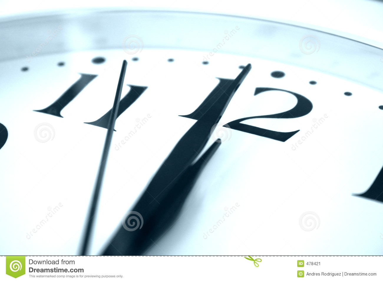 clock-midnight-478421.jpg