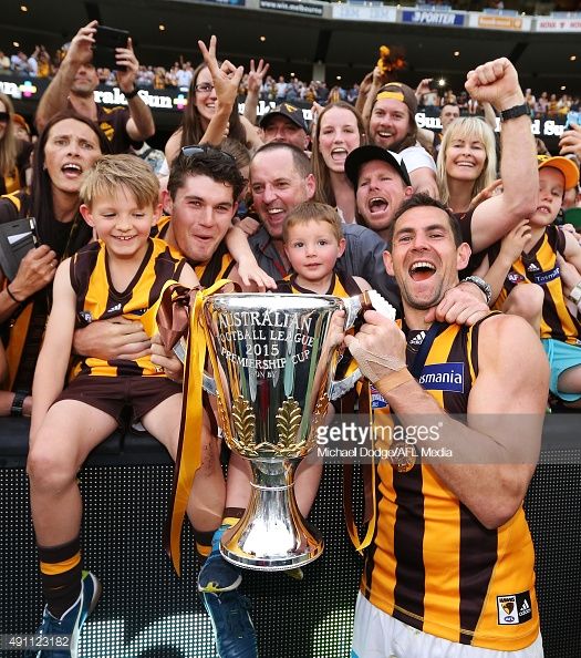 491123182-luke-hodge-of-the-hawks-and-his-kids-gettyimages.jpg