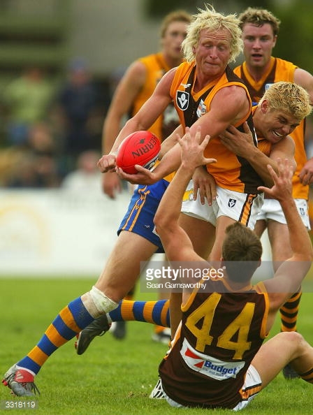 3318119-steve-bailey-for-box-hill-in-action-during-the-gettyimages.jpg