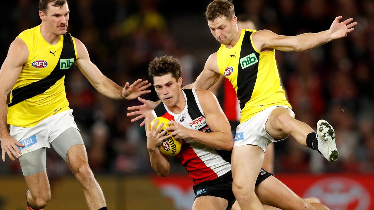 [PLAYERCARD]Jack Steele[/PLAYERCARD] wins the hard ball ahead of Jake Aarts and [PLAYERCARD]Kamdyn McIntosh[/PLAYERCARD]. Picture: Dylan Burns/AFL Photos via Getty Images