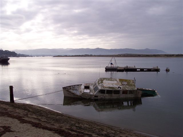 sinking-boat-morro-bay-harbor.jpg