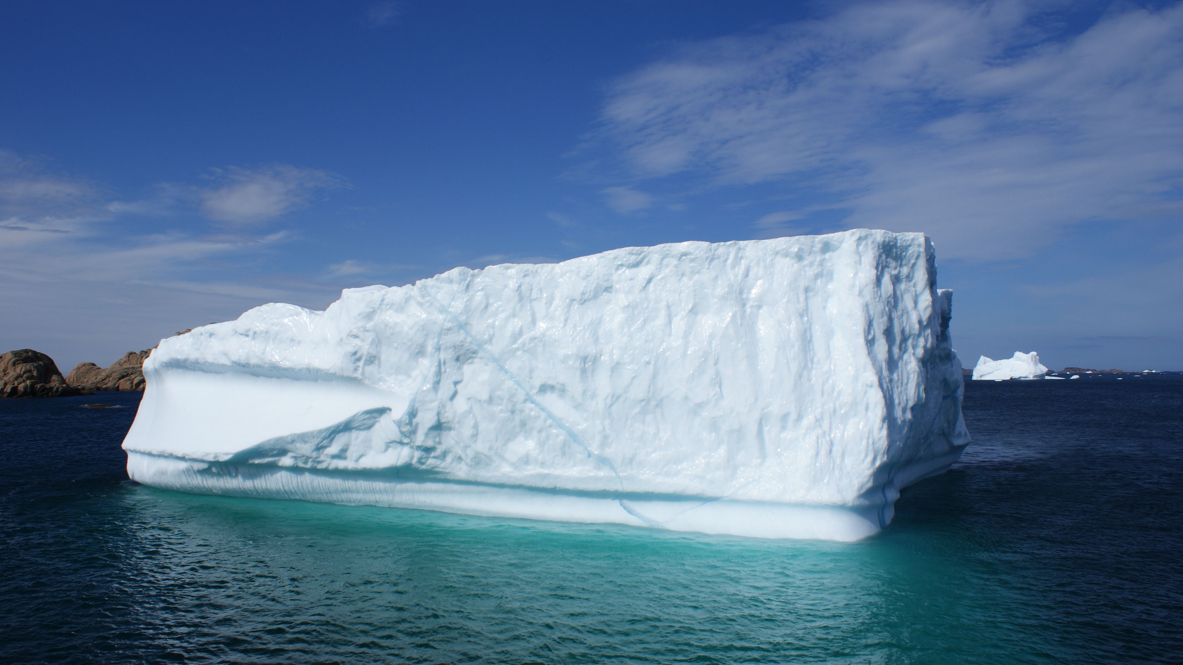 Alanngorsuaq-fjordmouth-labrador-sea-iceberg.jpg