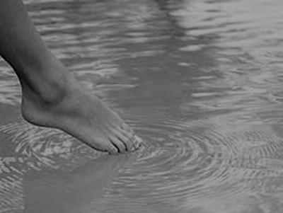 toe-in-water_thumb%5B10%5D.jpg