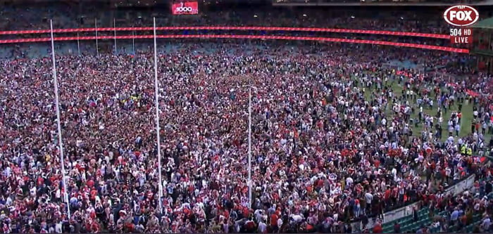 Fans run onto the field after Lance Franklin kicks his 1000th goal (AFL)