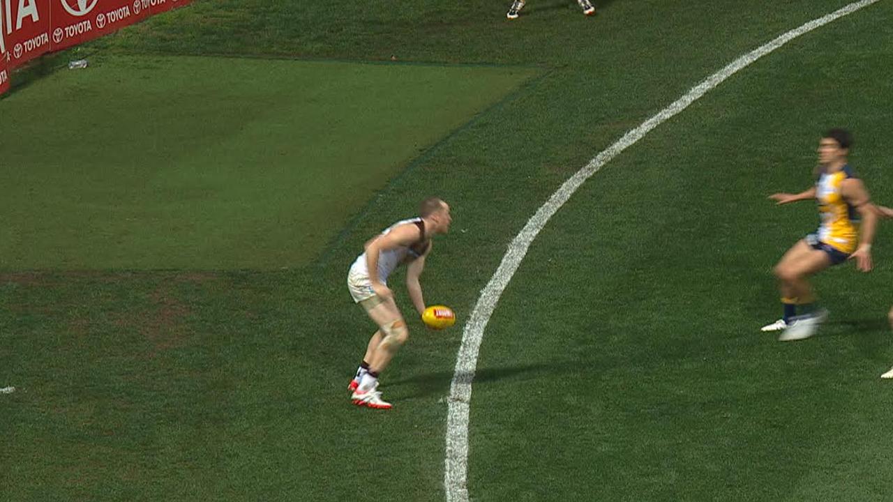 [PLAYERCARD]Jarryd Roughead[/PLAYERCARD] appeared to take ball out of bounds before Hawthorn kicked  crucial goal in win over West Coast | Herald Sun