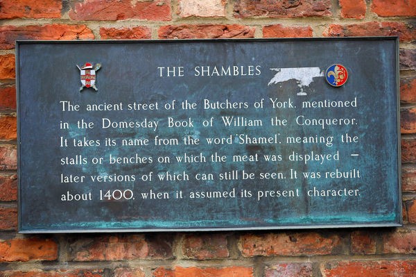 shambles-street-sign-york-yorkshire-england-15225645.jpg