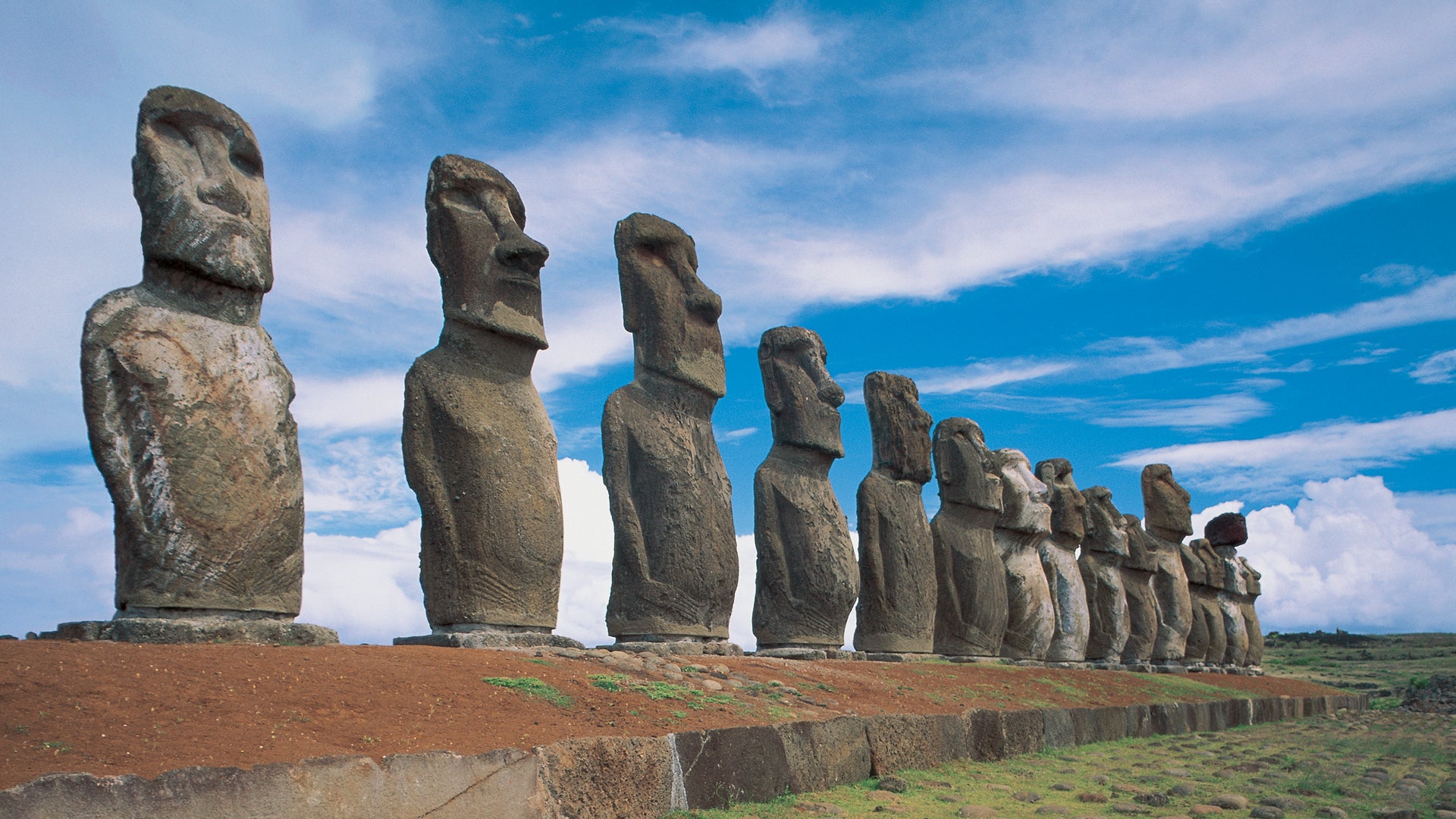 easter-island-gettyimages-89175284.jpg