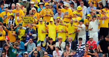 aus-cricketfans300.jpg