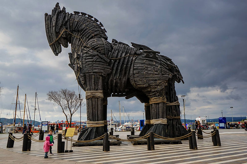 how-big-was-the-trojan-horse.jpg