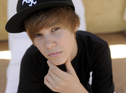 justin-bieberjpg-4f3f85cf40bbf1e8_large.jpg