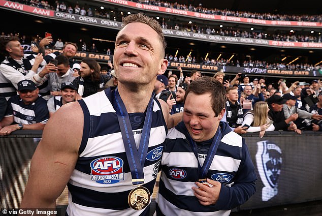 62772265-11247107-Joel_Selwood_left_and_Sam_Moorfoot_right_celebrating_on_the_fiel-a-7_1664073800087.jpg