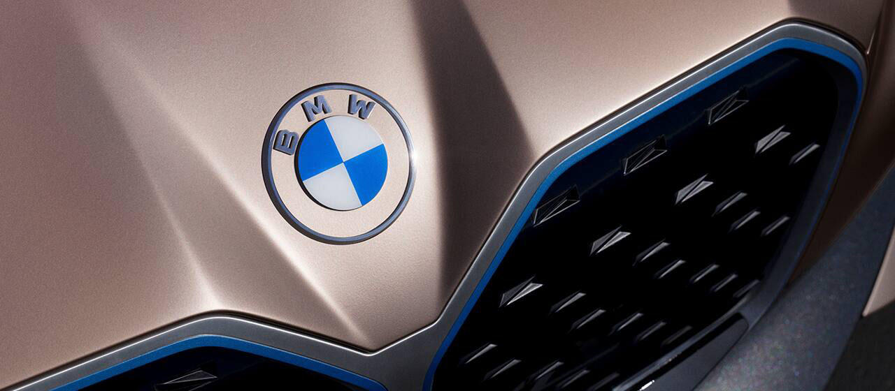 bmw_2020_logo_on_car.jpg