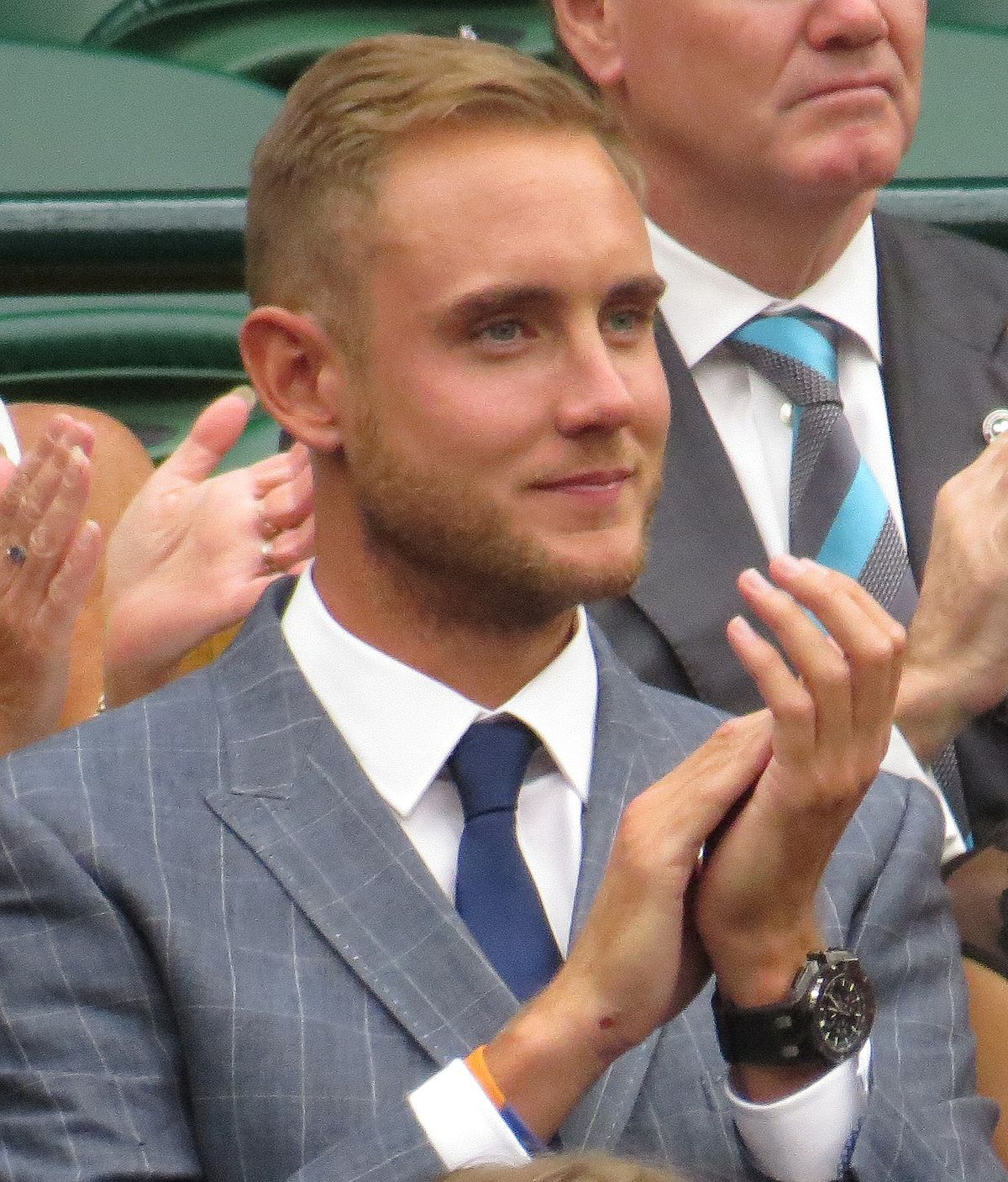 1200px-Stuart_broad.jpg