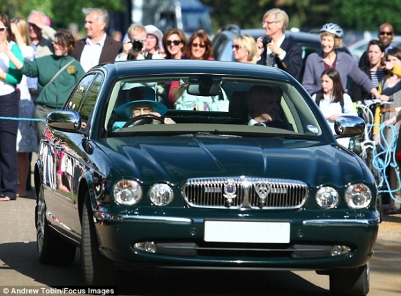 Queen-Elizabeth-Jaguar.jpg