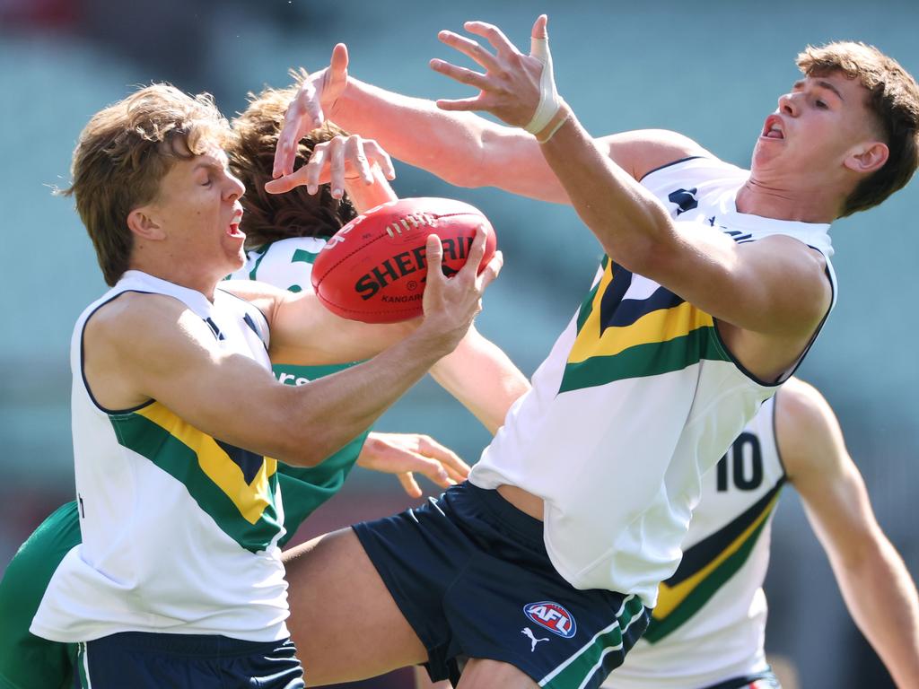 Zeke Uwland (left) takes a contested grab. Picture: Daniel Pockett/AFL Photos/via Getty Images