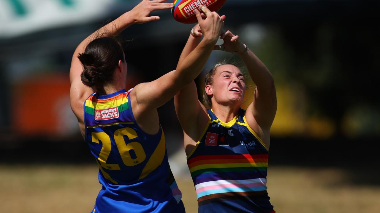 Mackenzie Webb returns home. Picture: James Worsfold/Getty Images