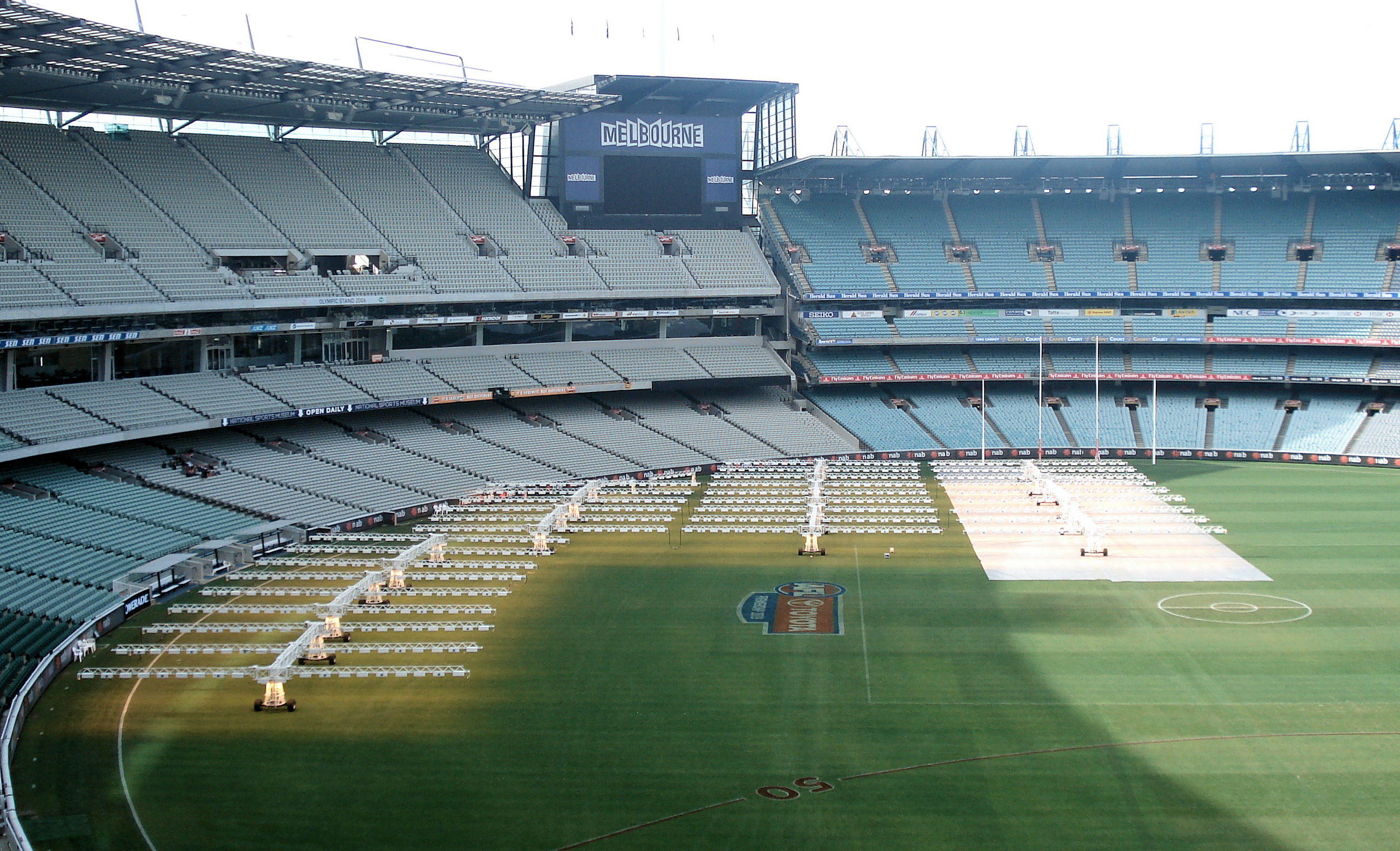 Heat_Lamps_at_MCG.JPG