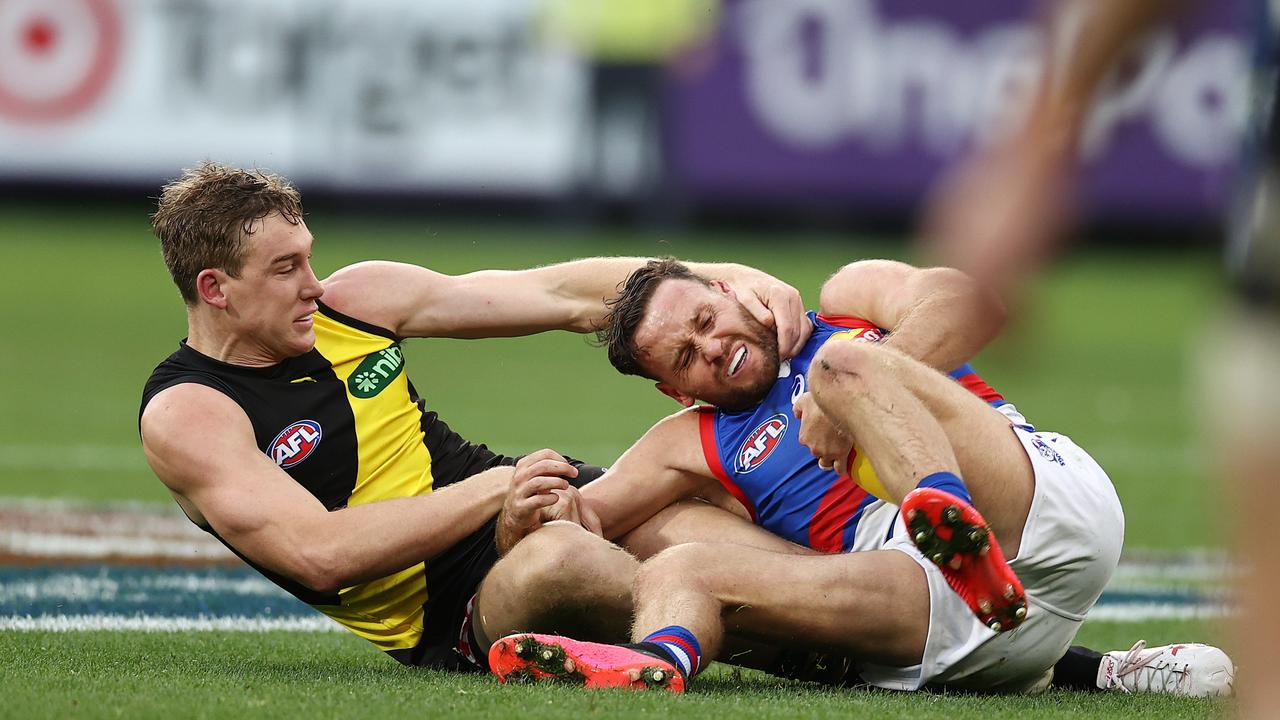 Tom Lynch tangles with Bulldogs defender [PLAYERCARD]Hayden Crozier[/PLAYERCARD]. Picture: Michael Klein