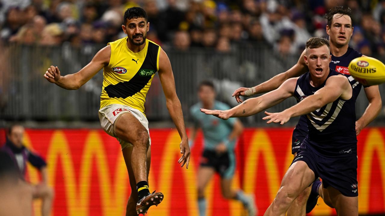 Pickett in action against the Dockers on Saturday night. Picture: Daniel Carson/AFL Photos