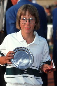 justine-henin-trophy1.jpg