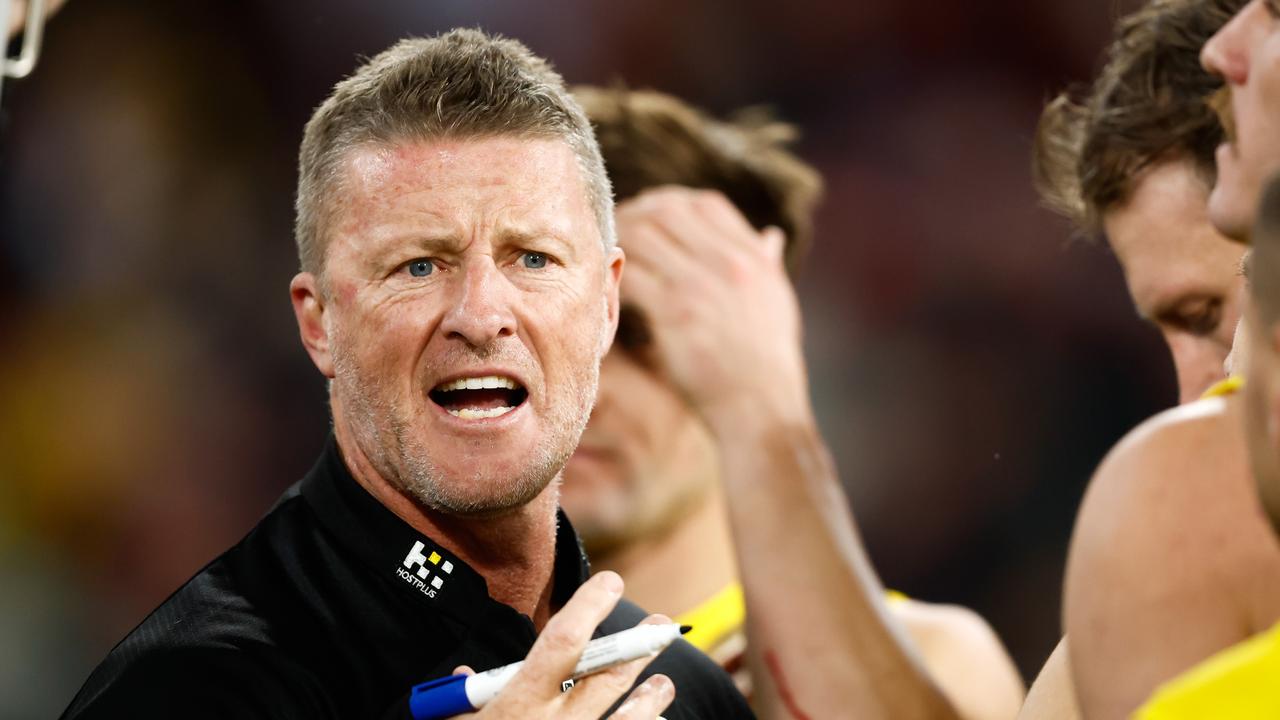 Damien Hardwick addressing his players during his final game at Richmond. Picture: Dylan Burns/AFL Photos